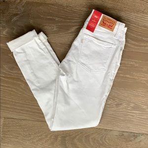 NWT Levi’s White Distressed Skinny Jeans size 26